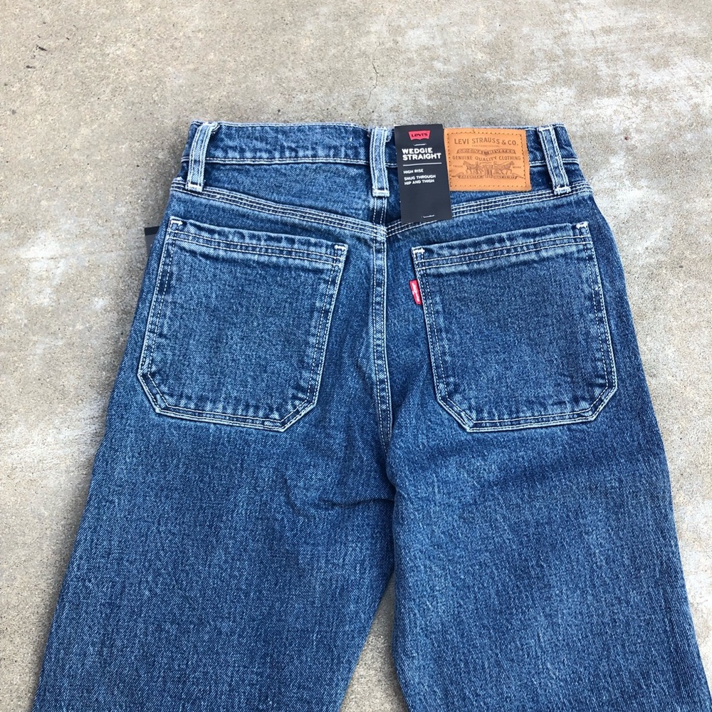 NWT Levi’s Wedgie Utility Straight Ankle Medium Wash Jeans - Picture 5 of 6